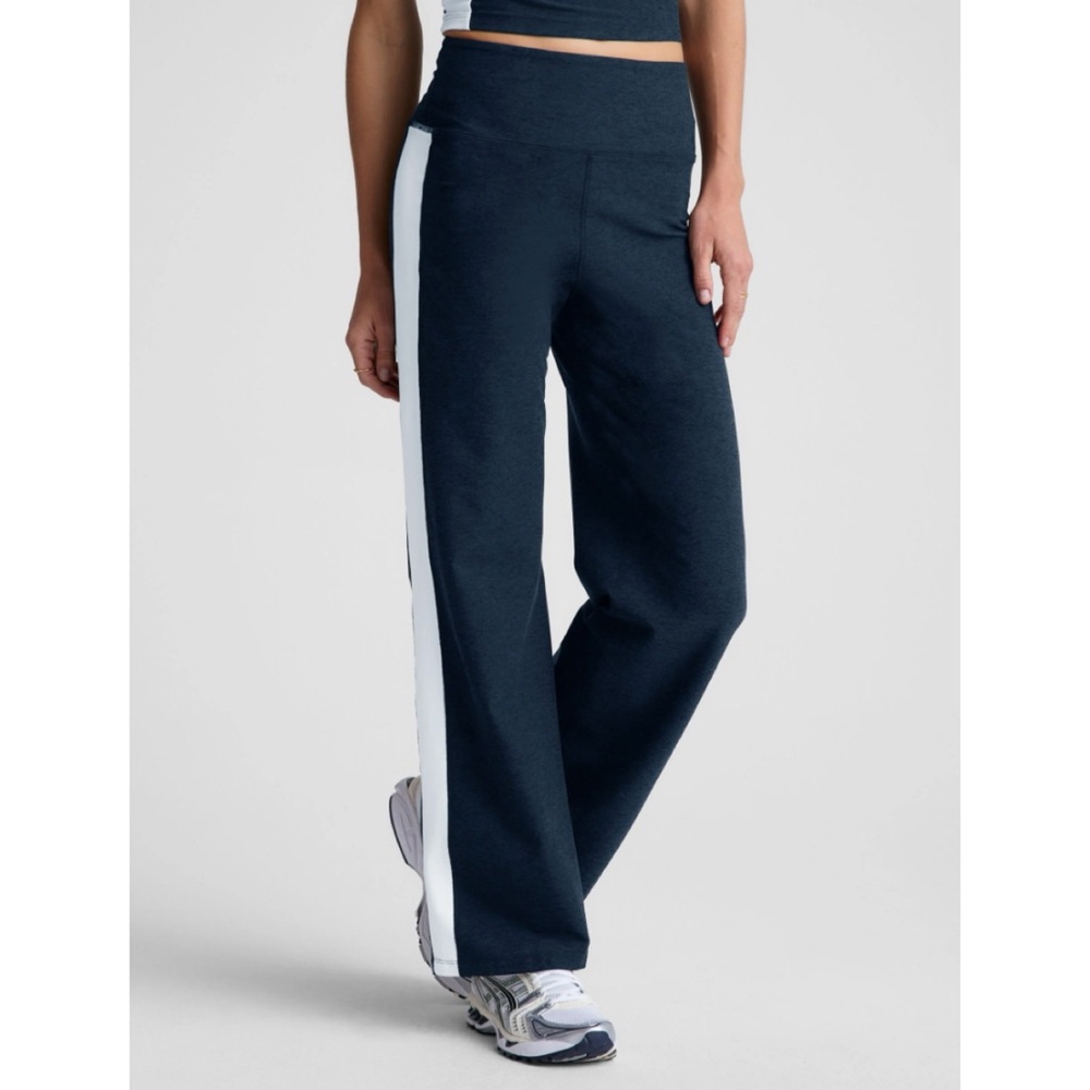 BEYOND YOGA Spacedye 'Line Up' Wide Leg Pants in Navy & Cloud White